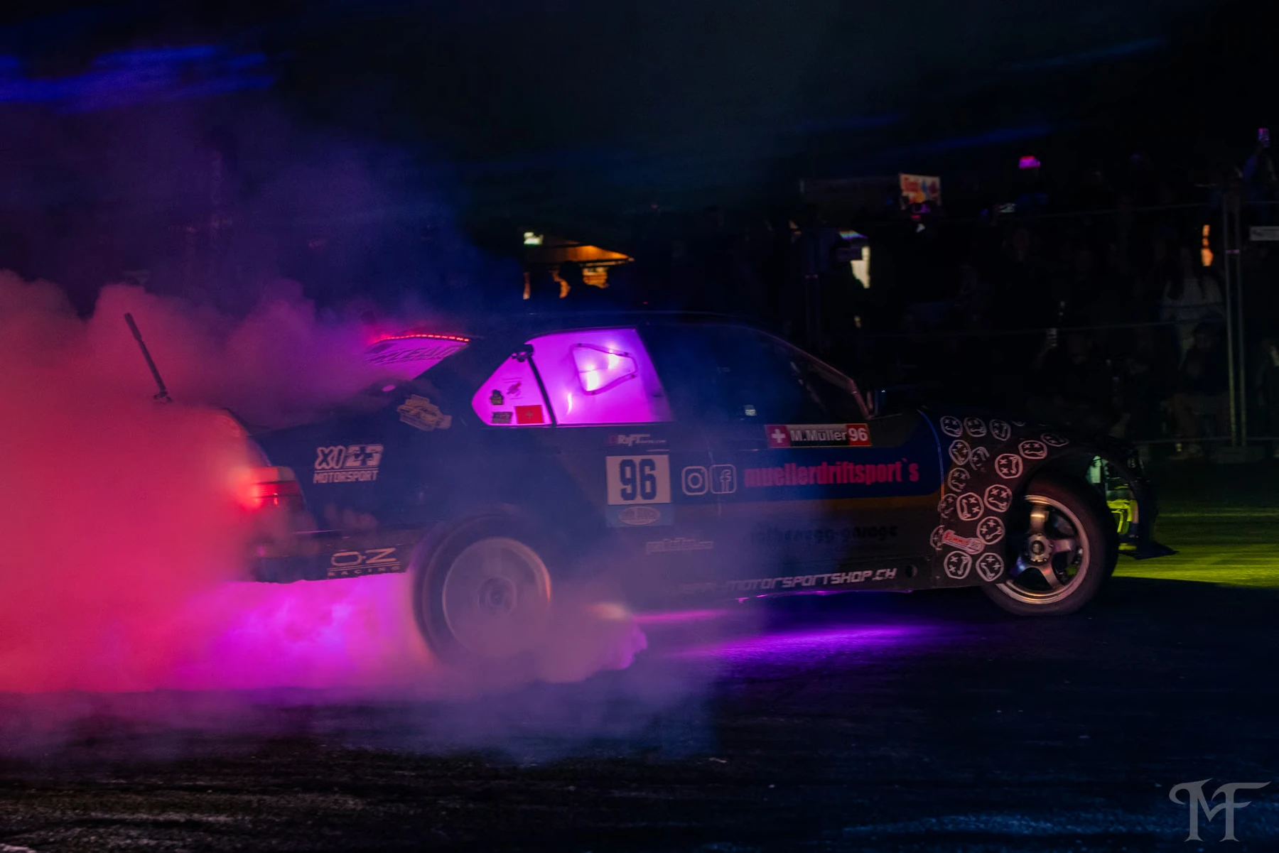 Driftaction bei Nacht